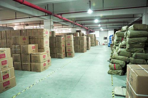 中国真正的贴牌巨头,没有工厂没有门店,仅靠 搬运 年赚40亿